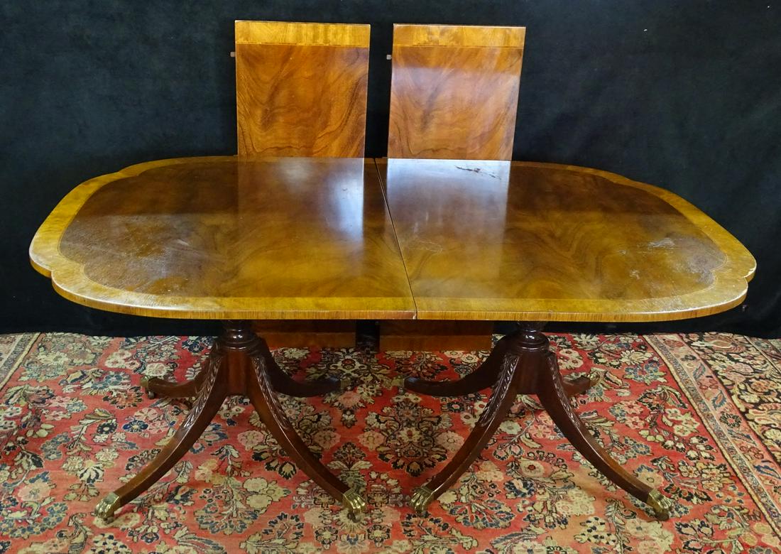 REGENCY STYLE BAKER  INLAID BORDER DINNING ROOM TABLE (1 of 10)