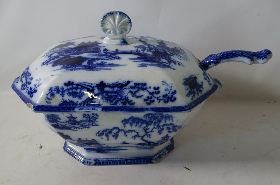 BLUE SOUP TUREEN W/ LID & LADLE (1 of 9)