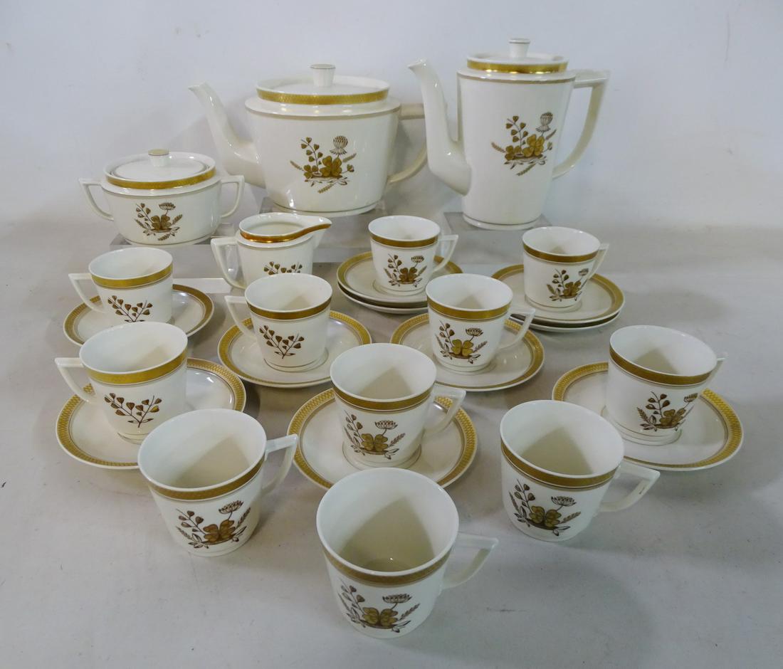 ROYAL COPENHAGEN CLOVER PATTERN 25 PCS. (1 of 6)