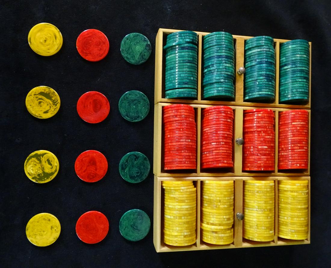 (3) TRAYS OF MARBLED RESIN POKER CHIPS 100 EACH RED, GREEN, YELLOW: (3) TRAYS OF MARBLED RESIN POKER CHIPS 100 EACH RED, GREEN, YELLOW
