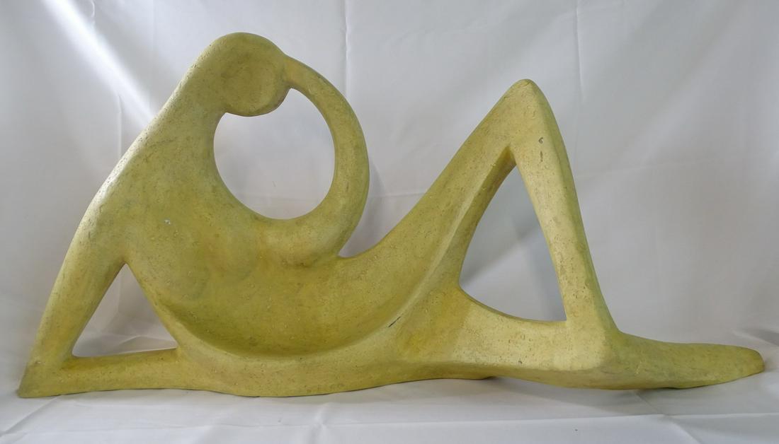 ABSTRACT FIBERGLASS FEMALE SCULPTURE IN THE MANNER OF HENRY MOORE: ABSTRACT FIBERGLASS FEMALE SCULPTURE IN THE MANNER OF HENRY MOORE