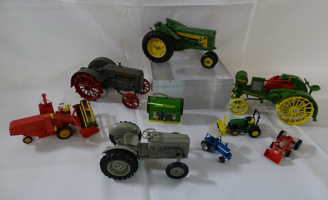 LARGE GROUP OF ERTL MODEL TRACTORS INC. 1957 JOHN DEERE LAFAYETTE SHOW TRACTOR (1 of 8)