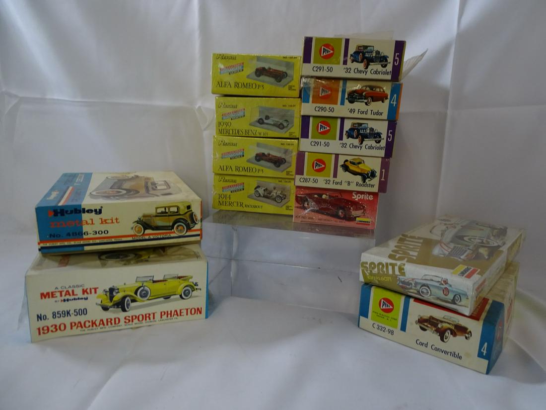 GROUP VINTAGE CAR HOBBY MODEL KITS (13): GROUP VINTAGE CAR HOBBY MODEL KITS (13)
