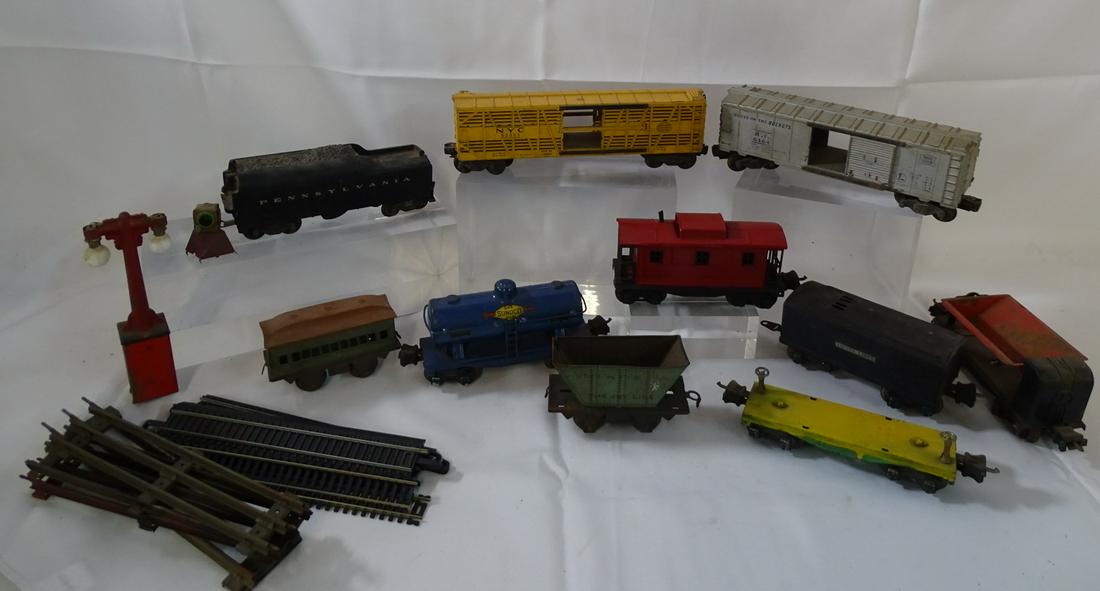 GROUP  OF VINTAGE LIONEL TRAINS & ACCESSORIES 12 PCS. + TRACKS (1 of 10)