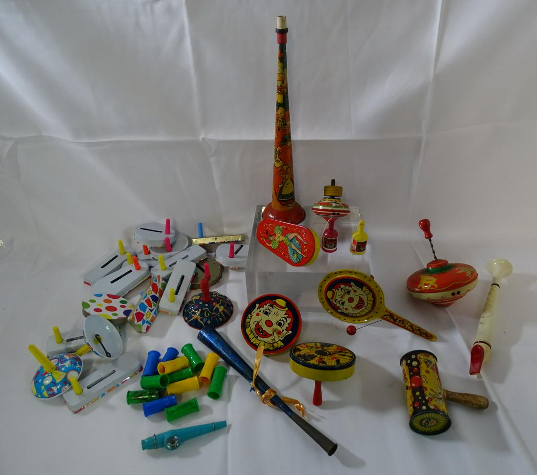 VERY LARGE GROUP OF VINTAGE TIN NOISE MAKERS: VERY LARGE GROUP OF VINTAGE TIN NOISE MAKERS