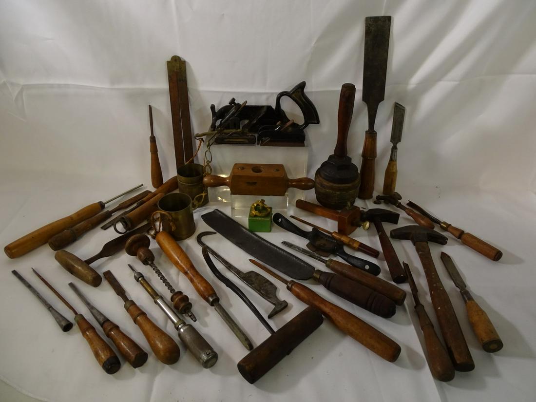 INCLUSIVE LOT OF ANTIQUE WOOD WORKING TOOLS ETC.. (1 of 17)