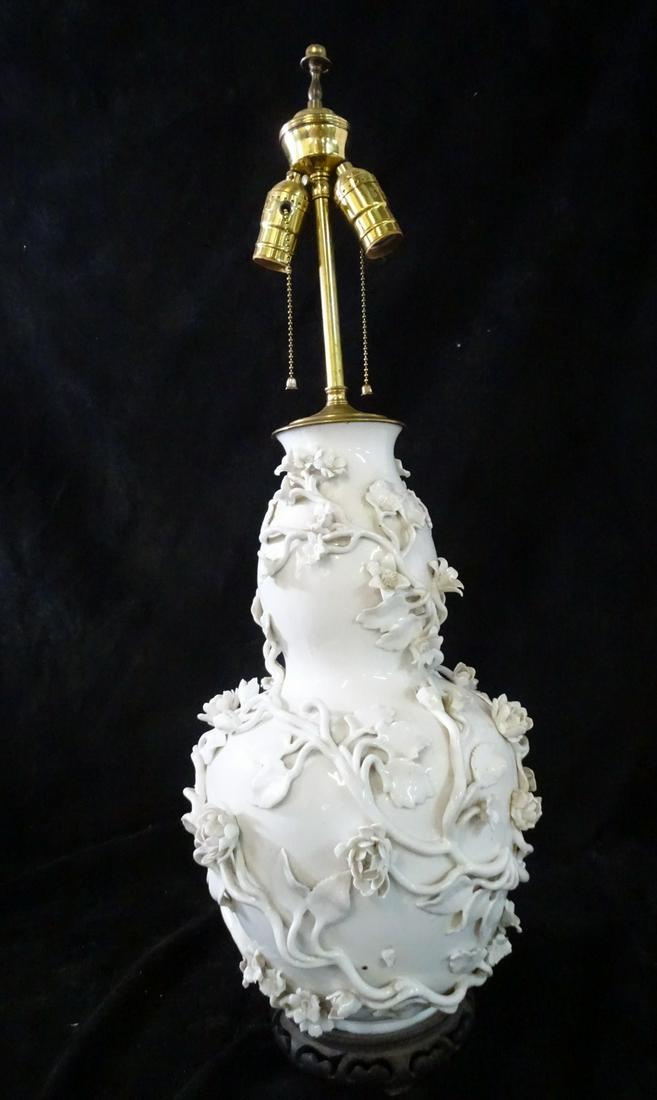 FLORAL MOTIF PORCELAIN LAMP MEISSEN (?) 18" HIGH: FLORAL MOTIF PORCELAIN LAMP MEISSEN (?) 18" HIGH
