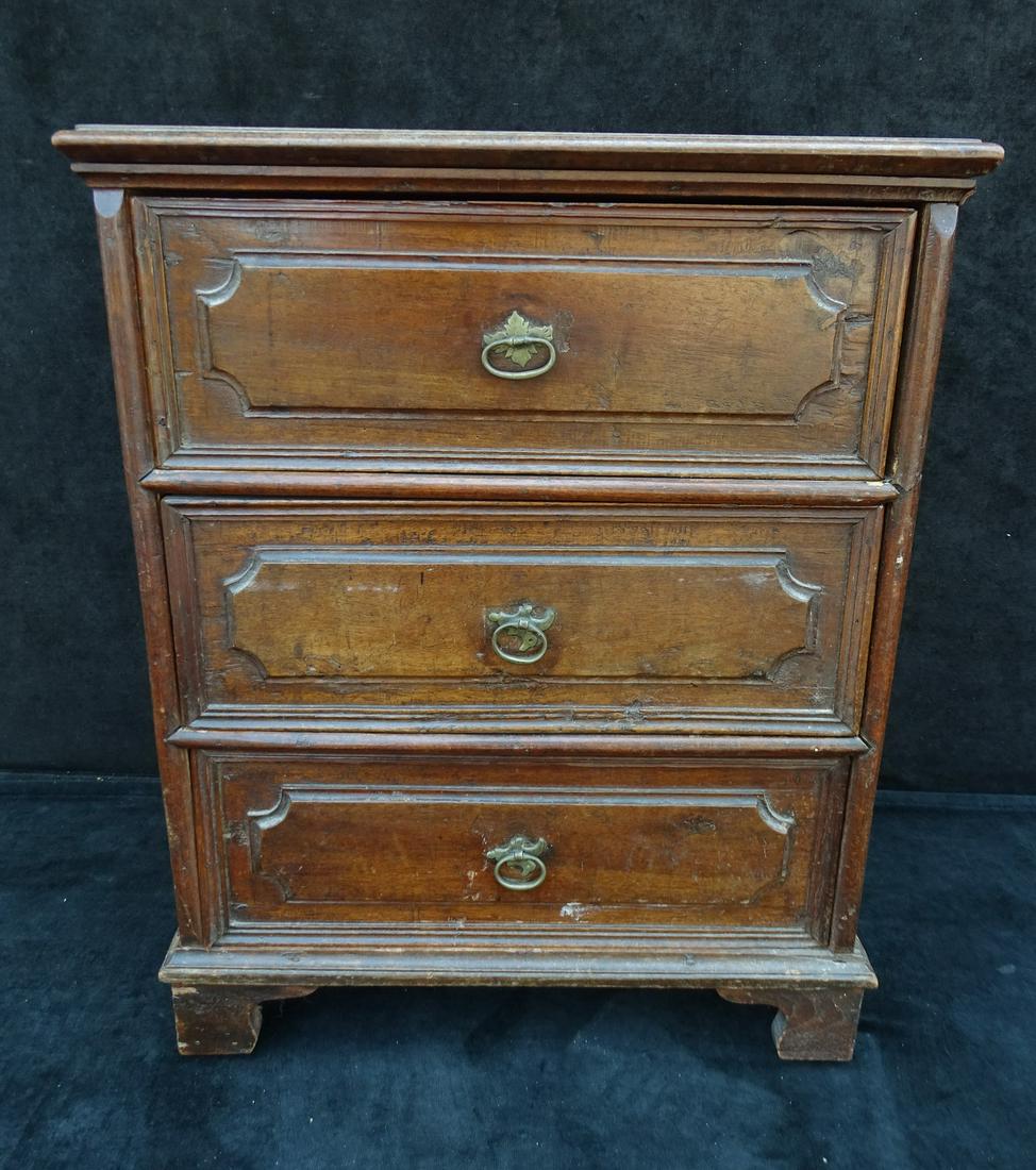 18TH CENTURY WALNUT 3 DRAWER CHEST 28 X 22 X 12 (1 of 7)