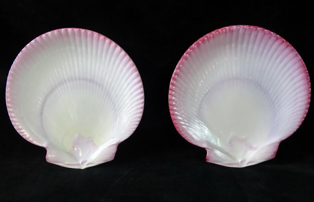 PAIR WEDGEWOOD PEARLWARE SCALLOP DISHES 8.5 DIA. (1 of 5)