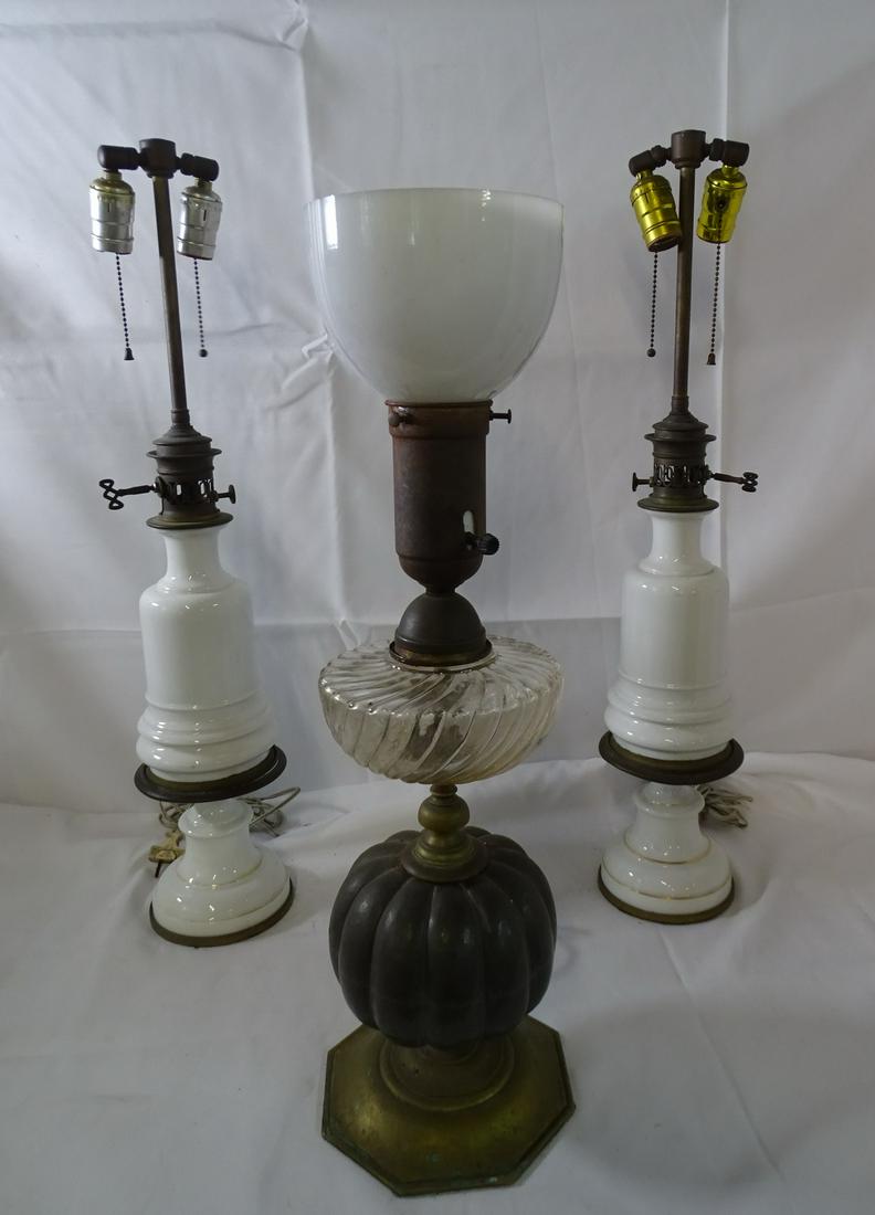 GROUP OF 3 LAMPS; PAIR OF PORCELAIN & 1 GLASS: GROUP OF 3 LAMPS; PAIR OF PORCELAIN & 1 GLASS