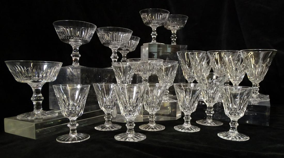 18 PC. WATERFORD: 8 ICE CREAM BOWLS 4.5" X 4.25" & 10 CORDIAL GLASSES 4" HIGH & 6 SM. WINE GLASSES: 18 PC. WATERFORD: 8 ICE CREAM BOWLS 4.5" X 4.25" & 10 CORDIAL GLASSES 4" HIGH & 6 SM. WINE GLASSES