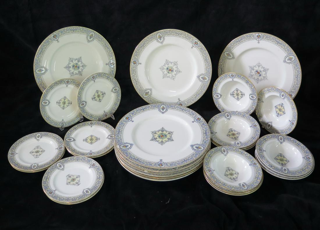29 PIECE ROYAL WORCESTER 'PORTIA' DINNER SERVICE (10) LARGE PLATES 10.5" DIA. (8) SMALL PLATES (11): 29 PIECE ROYAL WORCESTER 'PORTIA' DINNER SERVICE (10) LARGE PLATES 10.5" DIA. (8) SMALL PLATES (11) BOWLS
