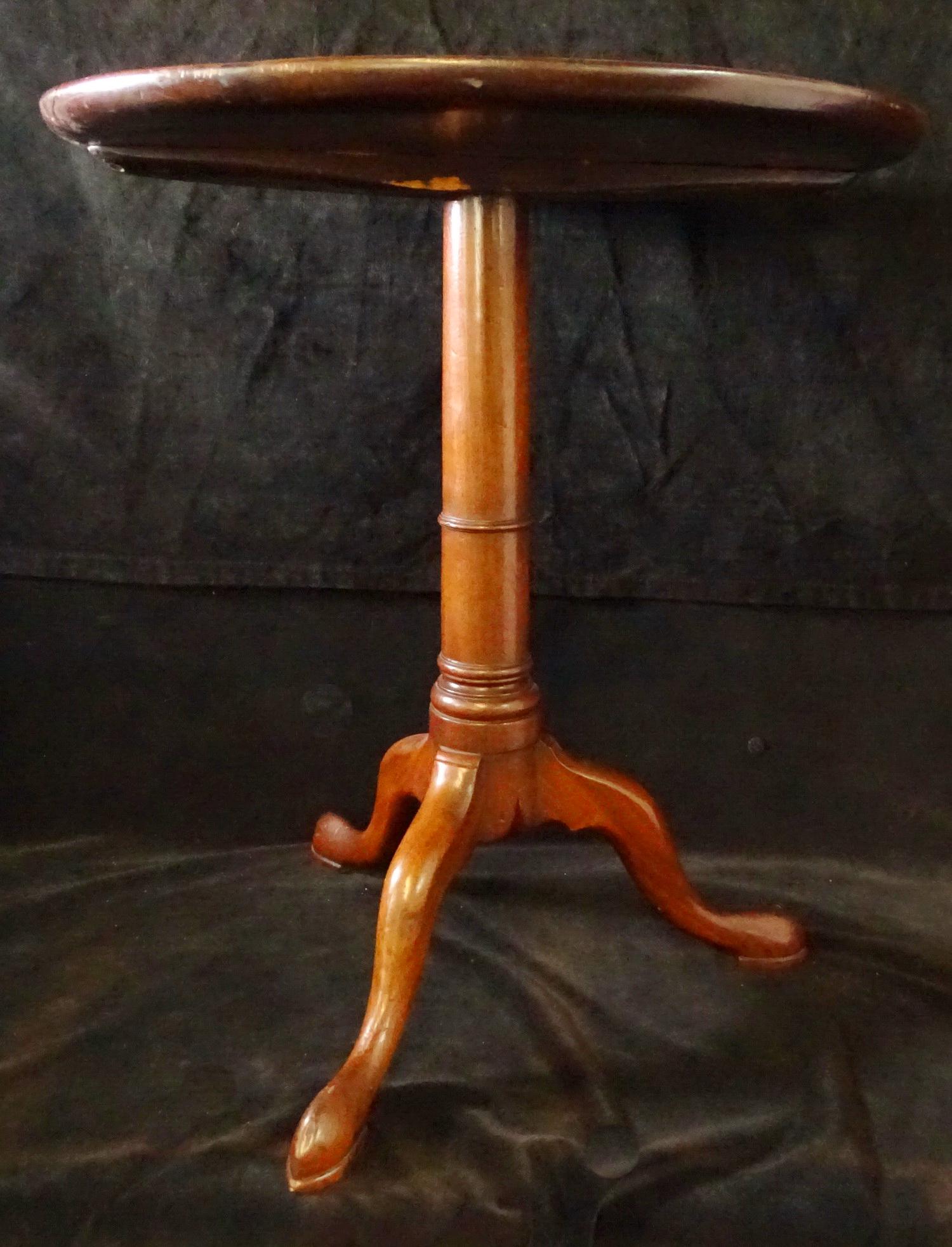 QUEEN ANNE STYLE MAHOGANY TRAY TABLE 26.5" X 23" X 23": QUEEN ANNE STYLE MAHOGANY TRAY TABLE 26.5" X 23" X 23"