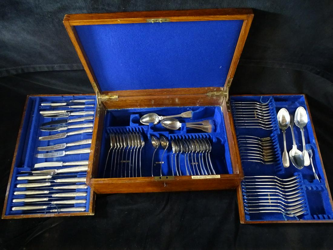 GEORGIAN STERLING SILVER 73 PIECE (22 KNIVES) FLATWARE SET IN CASE 135 OZS (1 of 17)