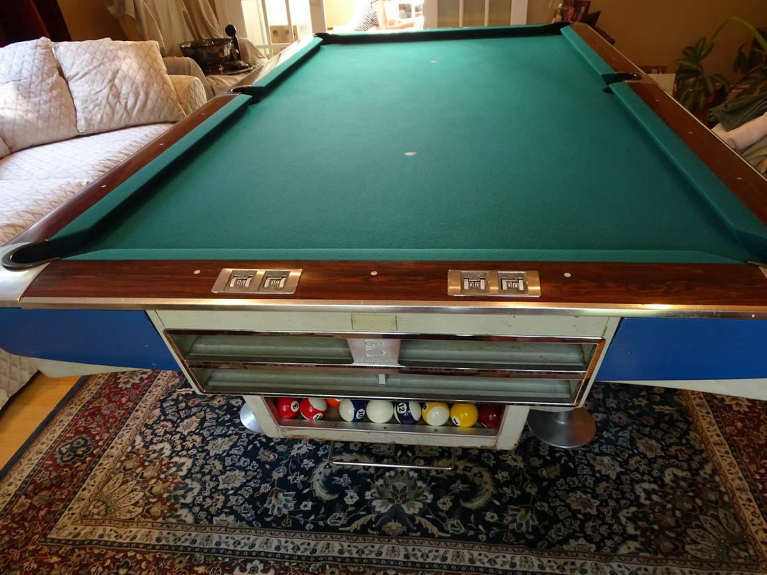 BRUNSWICK GOLD CROWN POOL TABLE W/RACK BALLS AND QUE STICKS 32''H 9'4''L'5'4''W.: BRUNSWICK GOLD CROWN POOL TABLE W/RACK BALLS AND QUE STICKS 32''H 9'4''L'5'4''W.