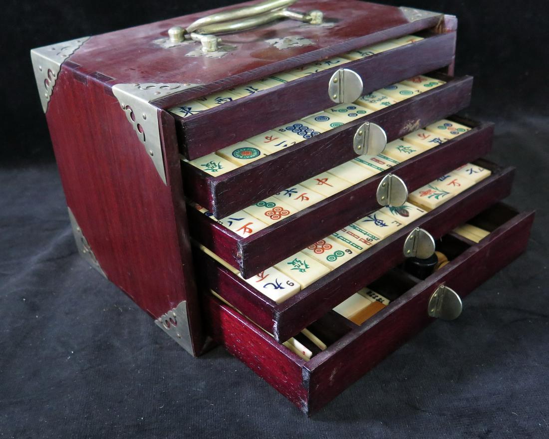 VINTAGE MAJONG SET IN ROSEWOOD CASE (1 of 6)