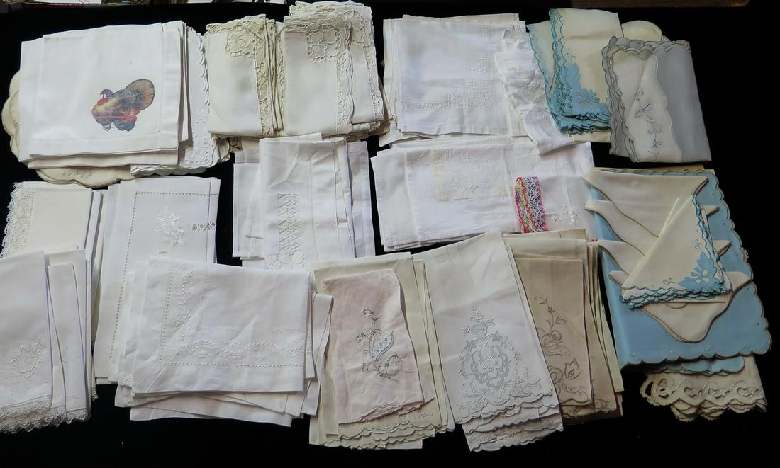 LOT ASSORTED VINTAGE/ANTIQUE NAPKINS & PLACEMATS -SOME SPOTTING/WEAR: LOT ASSORTED VINTAGE/ANTIQUE NAPKINS & PLACEMATS -SOME SPOTTING/WEAR