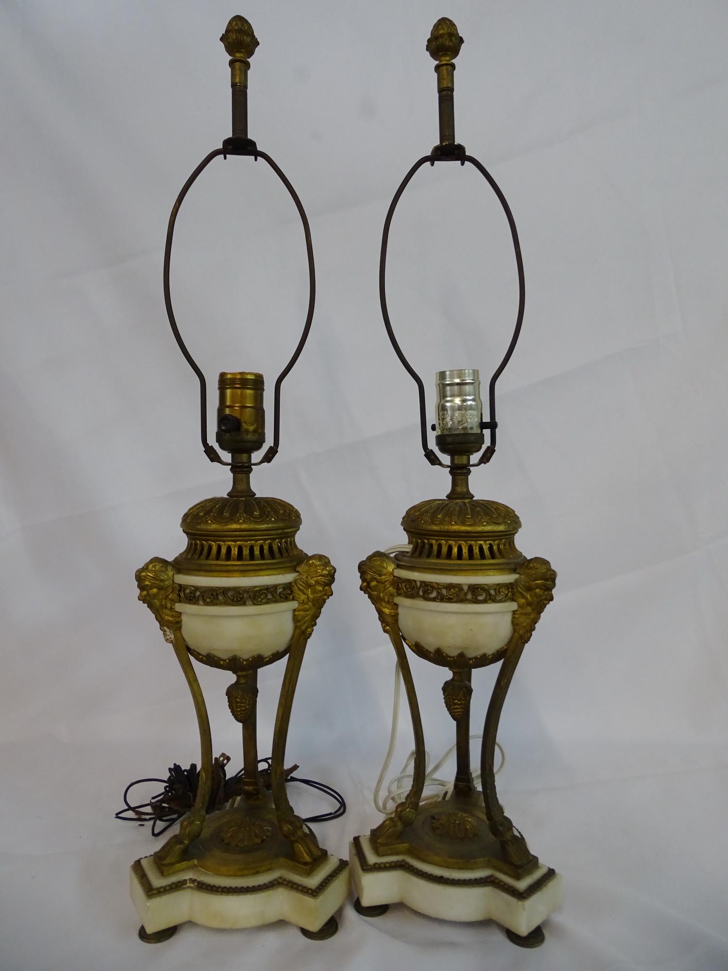 PAIR OF FRENCH FIGURAL BRONZE AND MARBLE LAMPS 15''H: PAIR OF FRENCH FIGURAL BRONZE AND MARBLE LAMPS 15''H
