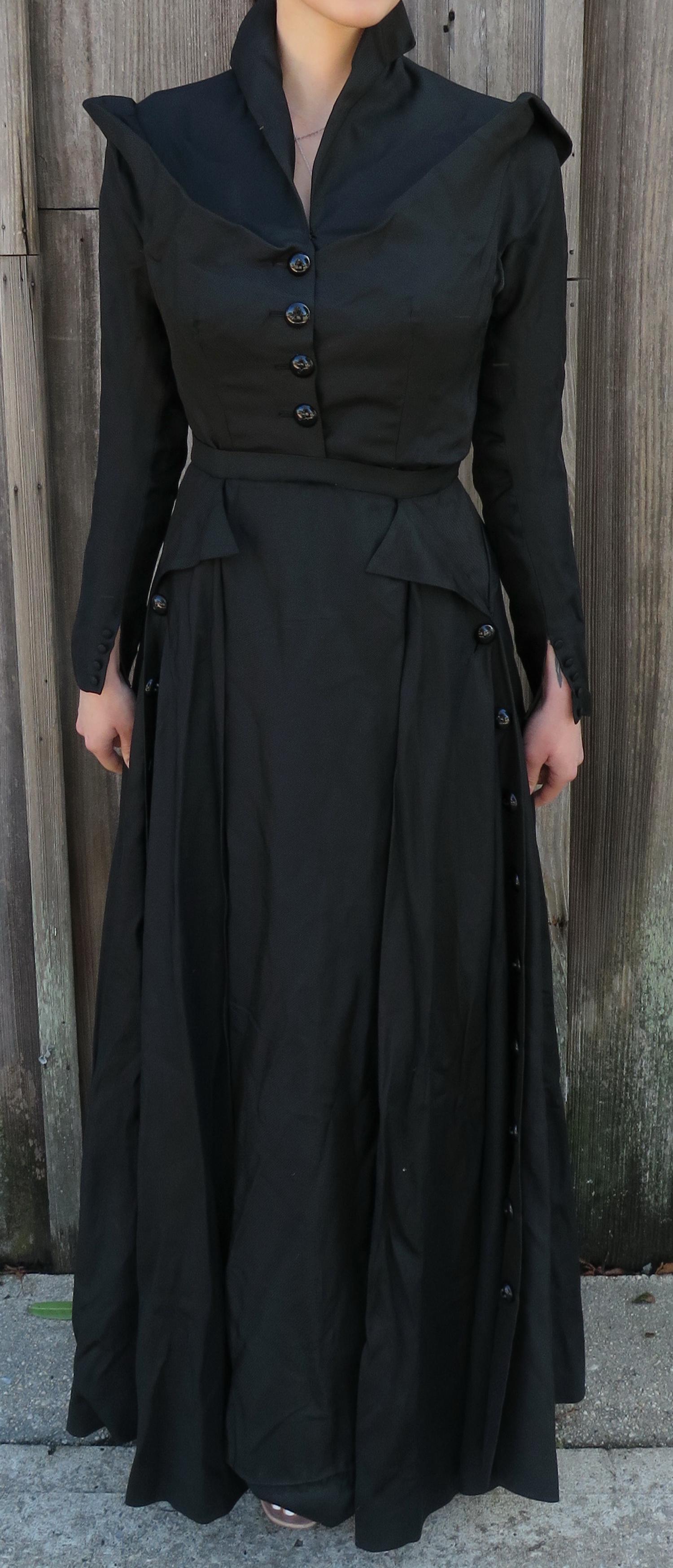 VICTORIAN MOURNING DRESS W/CARRYING CASE, SIZE SMALL 0-2 (1 of 7)