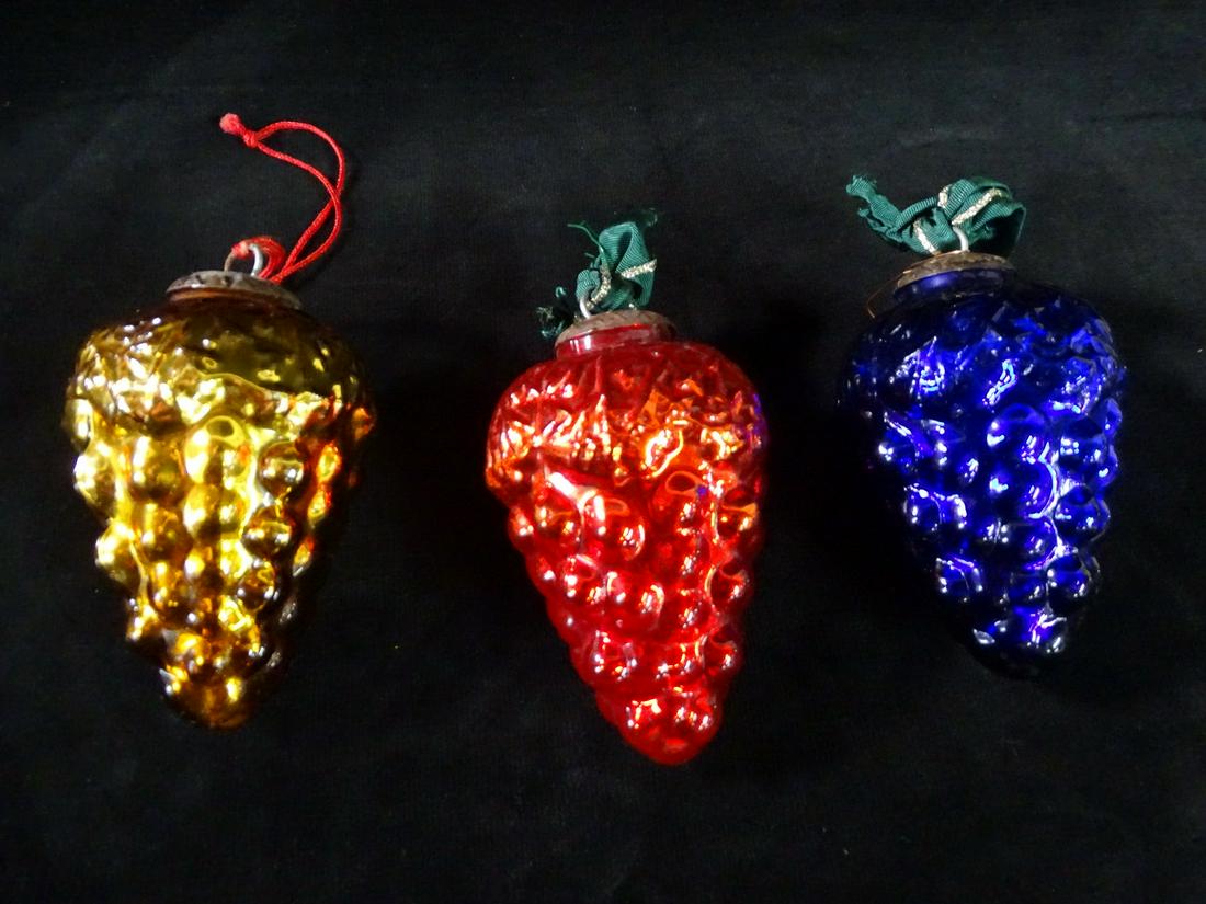 3 INDIAN KUGEL GLASS ORNAMENTS GOLD/RED/BLUE GRAPE CLUSTERS 4.25"-4.5" H (1 of 18)