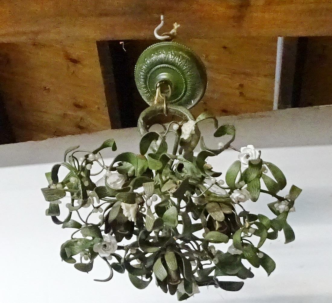 TOLE AND PORCELAIN LEAF & ROSE MOTIF 6 LITE HANGING FIXTURE 16" X 14" DIA.: TOLE AND PORCELAIN LEAF & ROSE MOTIF 6 LITE HANGING FIXTURE 16" X 14" DIA.