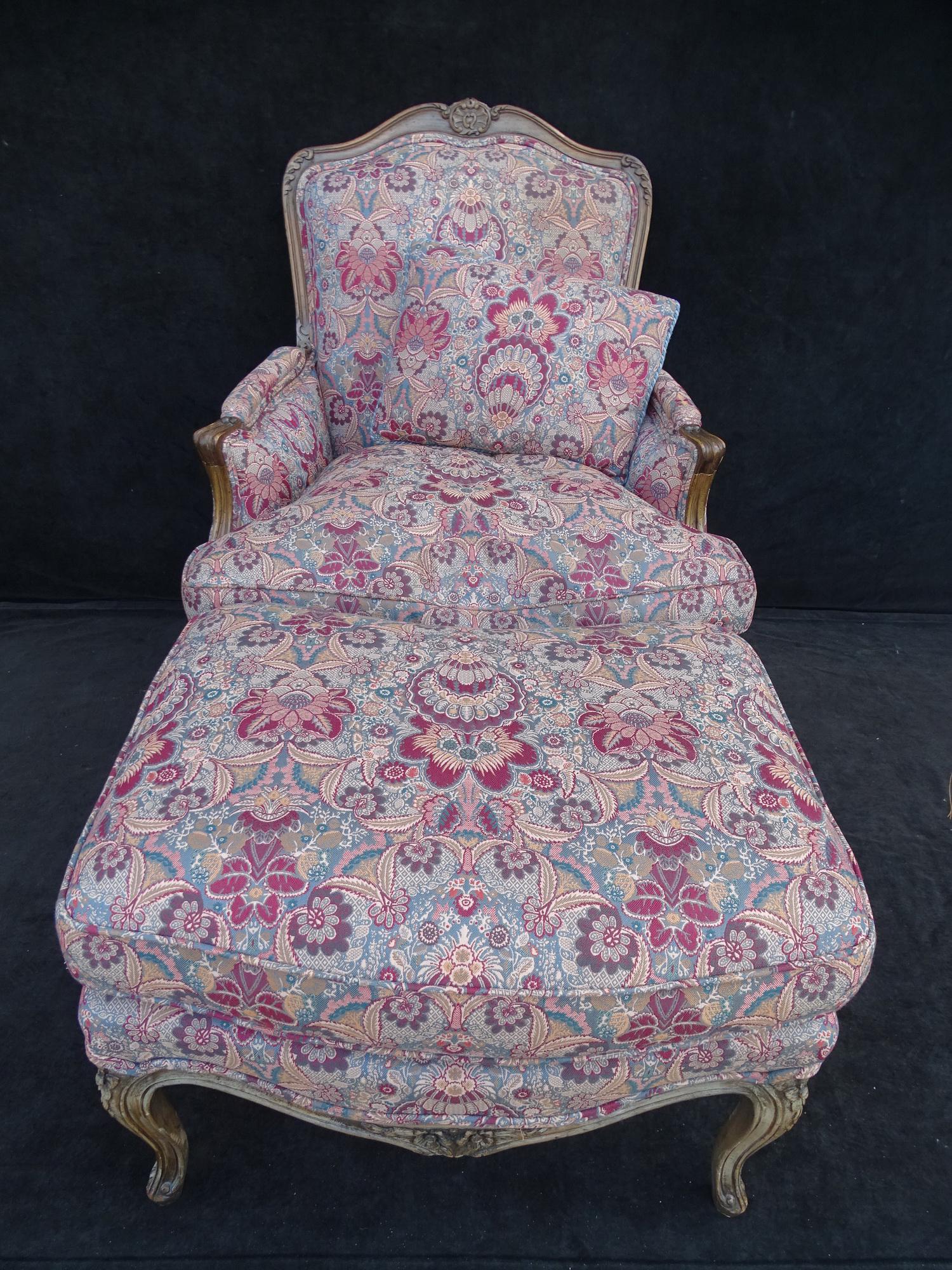 LOUIS XV STYLE UPHOLSTERED BERGERE AND OTTOMAN - CHAIR 38" X 29" X 31": LOUIS XV STYLE UPHOLSTERED BERGERE AND OTTOMAN - CHAIR 38" X 29" X 31"