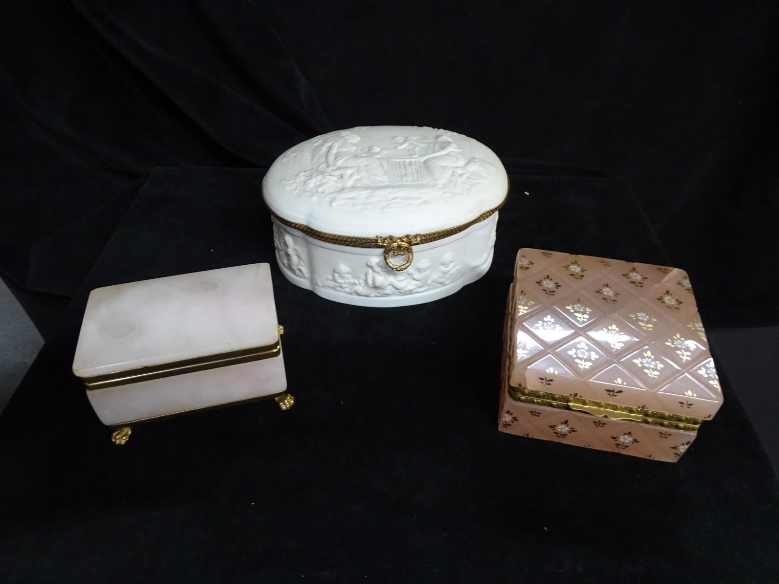SET/3 JEWELRY BOXES, 1 LIMOGES (BISQUE), 1 ONYX, 1 ROSE QUARTZ 8" X 6" X 3.75" LARGEST (1 of 20)