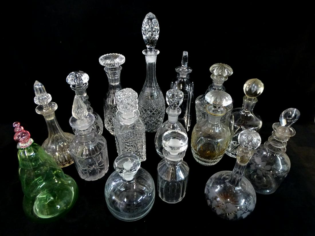 GROUP OF 16 DECANTERS, SOME CRYSTAL, TALLEST 17" INC. "GIORGI" "ORREFORS": GROUP OF 16 DECANTERS, SOME CRYSTAL, TALLEST 17" INC. "GIORGI" "ORREFORS"
