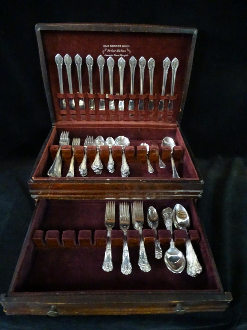 THREE PARTIAL SETS OF SILVERPLATE FLATWARE INC. ROGERS "REMEBERANCE" AND "FIRST LOVE" 94 PCS.. KNIFE (1 of 14)