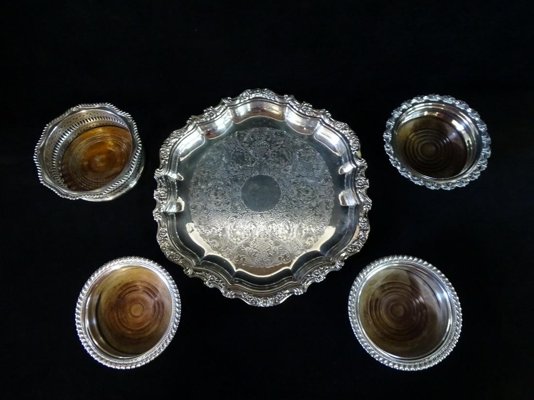 GROUP OF FOUR SILVERPLATE AND WOOD WINE COASTERS AND SILVERPLATE TRAY 14" DIA. LARGEST: GROUP OF FOUR SILVERPLATE AND WOOD WINE COASTERS AND SILVERPLATE TRAY 14" DIA. LARGEST