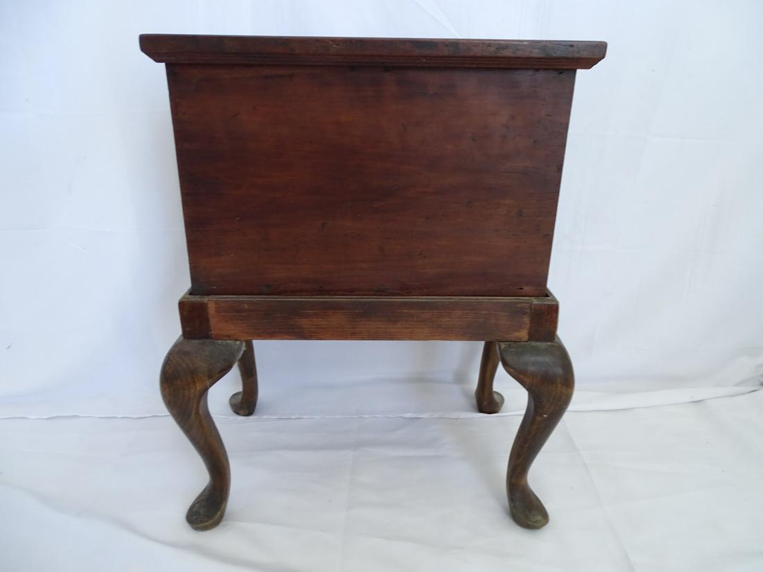 ANTIQUE QUEEN ANNE. STYLE SMALL CHEST ON STAND 25.5X21X13.5 (1 of 9)