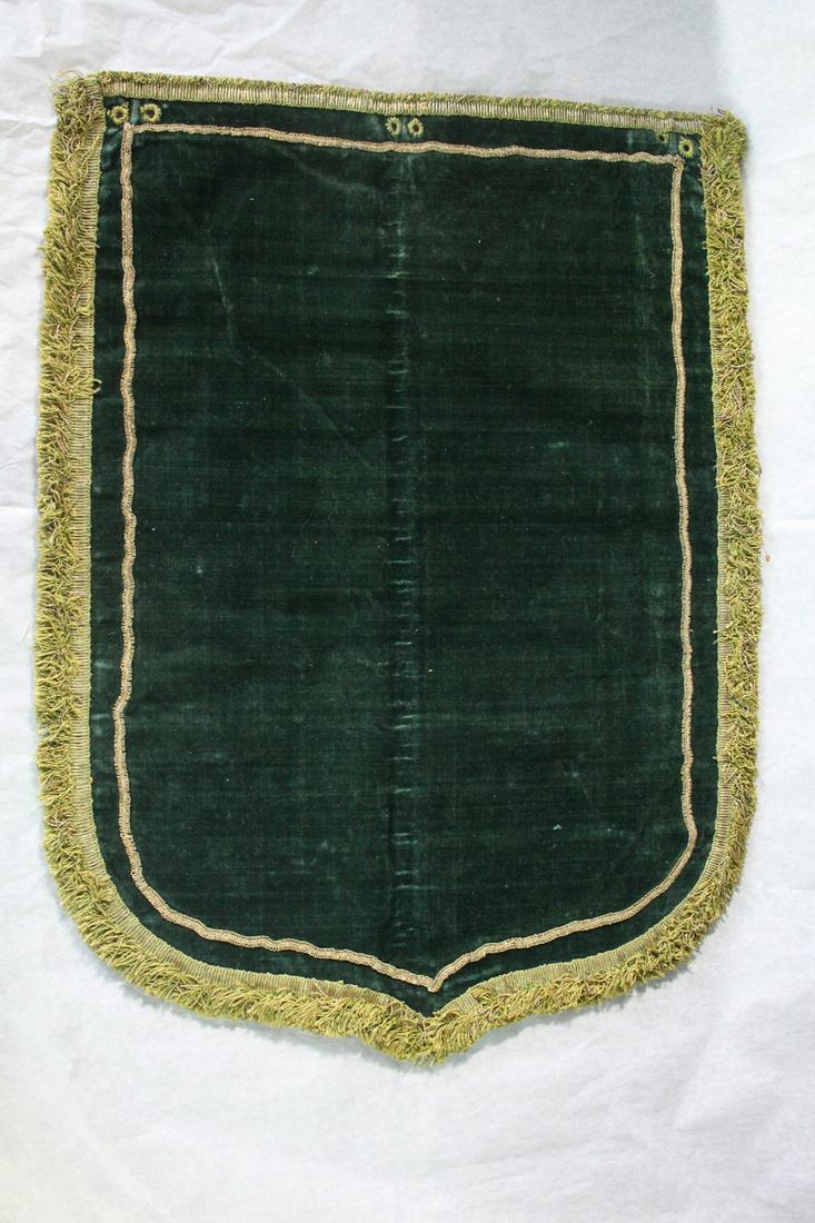 TEXTILES: DARK GREEN SILK VELVET VINTAGE PENNANT WITH SOUTACHE AND FRINGE, LINED IN LIN: TEXTILES: DARK GREEN SILK VELVET VINTAGE PENNANT WITH SOUTACHE AND FRINGE, LINED IN LINEN, EXCELLENT CONDITION 16.75W X 23L