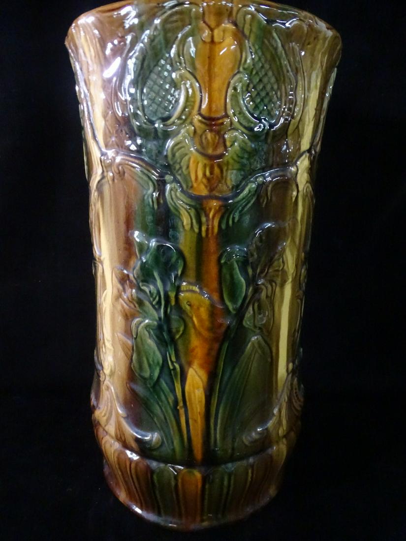 MAJOLICA UMBRELLA STAND 18 1/4" HIGH X 10" DIA.: MAJOLICA UMBRELLA STAND 18 1/4" HIGH X 10" DIA.