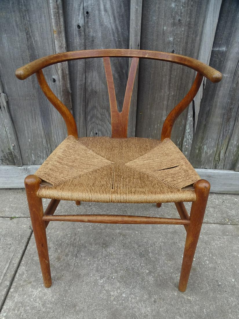 HANS J WEGNER DANISH MODERN 'WISHBONE CHAIR' (28 1/2" X 21 1/2" X 20) (1 of 9)