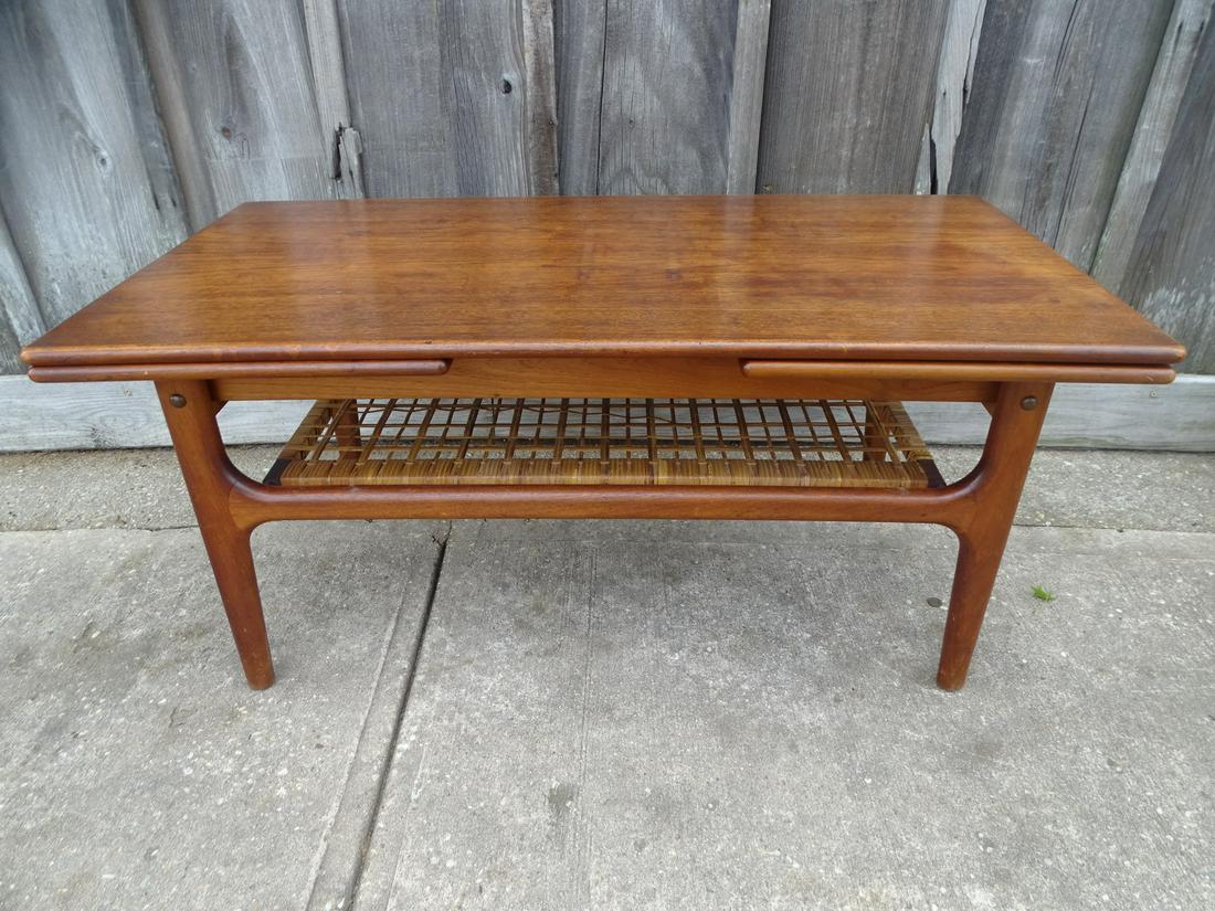 EXTENDABLE DANISH MODERN COFFEE TABLE (18 1/2" X 41" X 21") (1 of 11)
