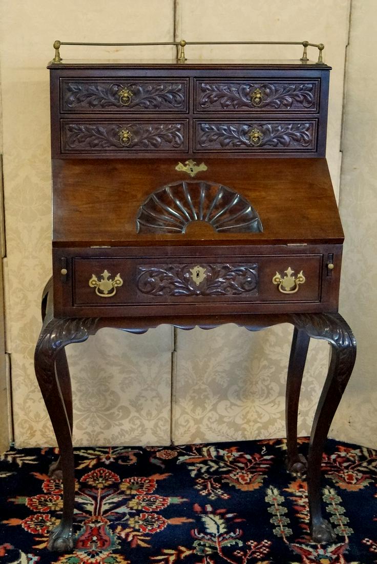 GEORGIAN STYLE GALLERIED SLANT FRONT DESK 46H X 26 X 18 (B 36/132): GEORGIAN STYLE GALLERIED SLANT FRONT DESK 46H X 26 X 18 (B 36/132)