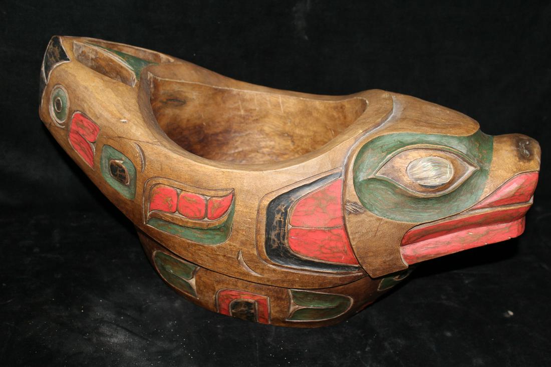 PACIFIC NORTHWEST TOTEM INSPIRED LARGE POLYCHROMED WOOD BOWL 10 1/4" X 20 3/4" X 9 1/2": PACIFIC NORTHWEST TOTEM INSPIRED LARGE POLYCHROMED WOOD BOWL 10 1/4" X 20 3/4" X 9 1/2"