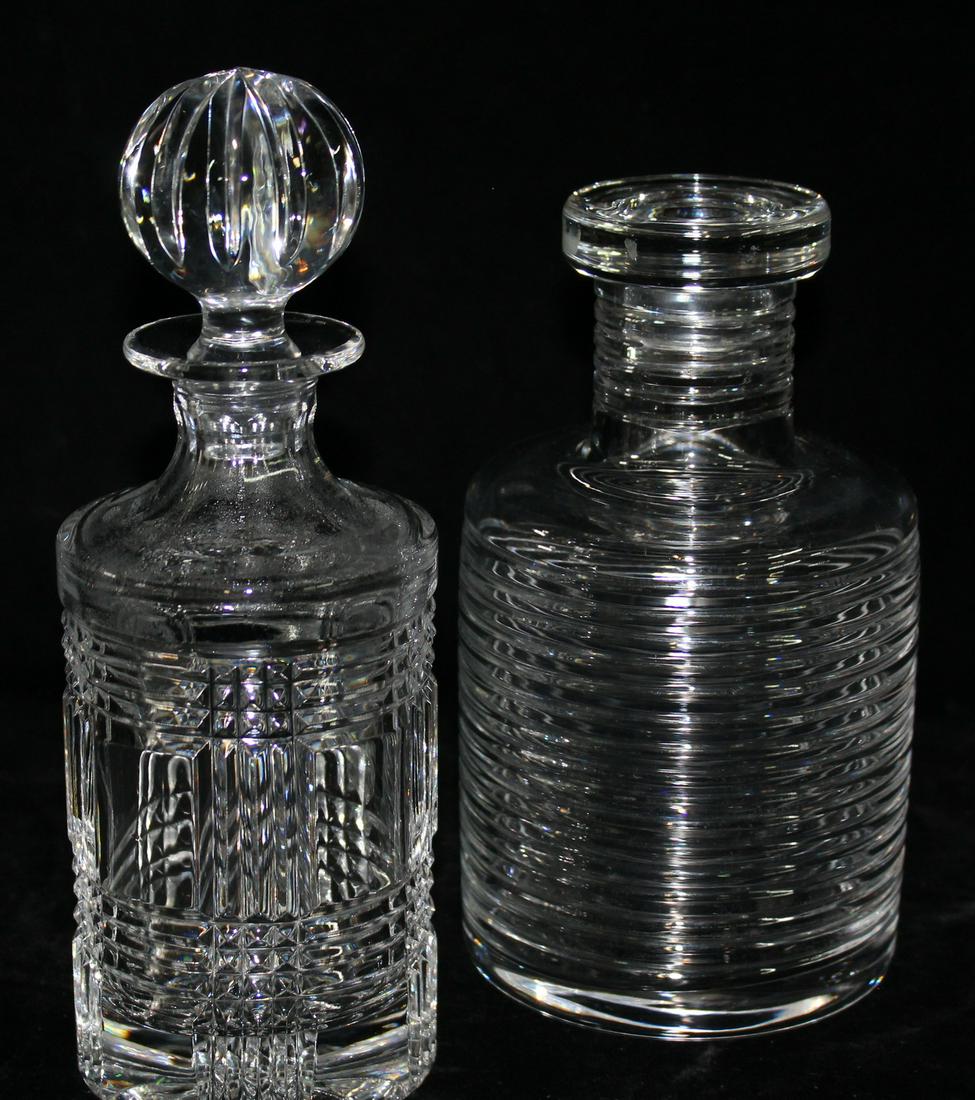 COORDINATING PAIR OF RALPH LAUREN CRYSTAL DECANTERS W/STOPPERS, 8.75"H X 5"DIA..: COORDINATING PAIR OF RALPH LAUREN CRYSTAL DECANTERS W/STOPPERS, 8.75"H X 5"DIA..
