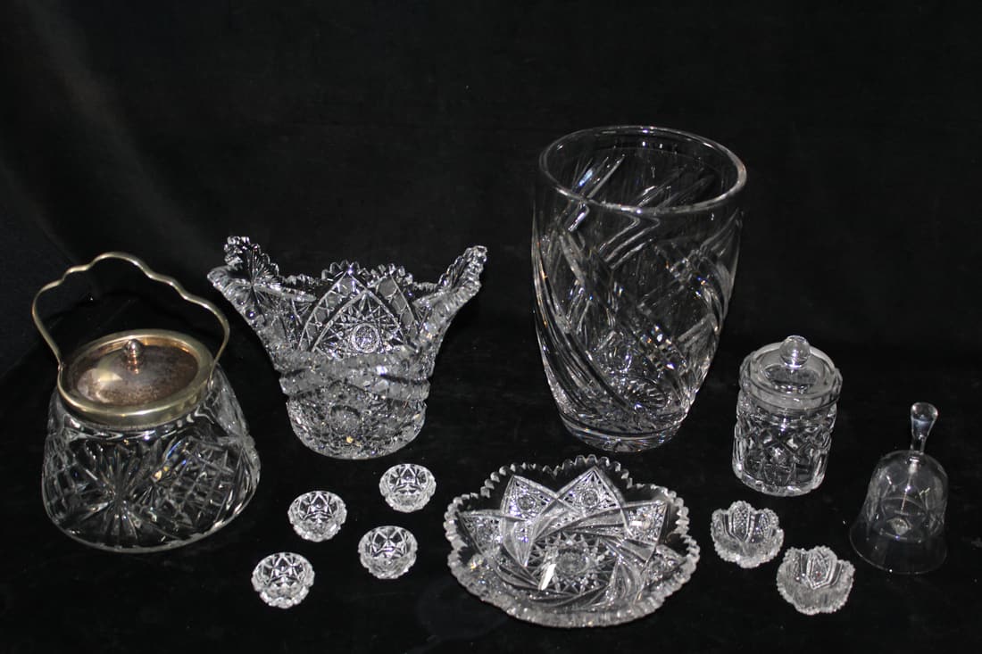 GROUP OF CUT GLASS AND CRYSTAL, INC.. STUART VASE, CACHEPOT, DISH, BELL, SALTS, TALLEST 10": GROUP OF CUT GLASS AND CRYSTAL, INC.. STUART VASE, CACHEPOT, DISH, BELL, SALTS, TALLEST 10"