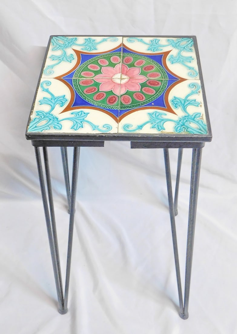 WROUGHT IRON DECORATED TILE TOP TABLE 24 3/4" X 13" X 12 1/2": WROUGHT IRON DECORATED TILE TOP TABLE 24 3/4" X 13" X 12 1/2"