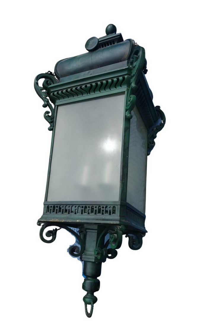 LARGE GREEN LANTERN W/FROSTED GLASS 17Lx 17Wx 54H (s087): LARGE GREEN LANTERN W/FROSTED GLASS 17Lx 17Wx 54H (s087)