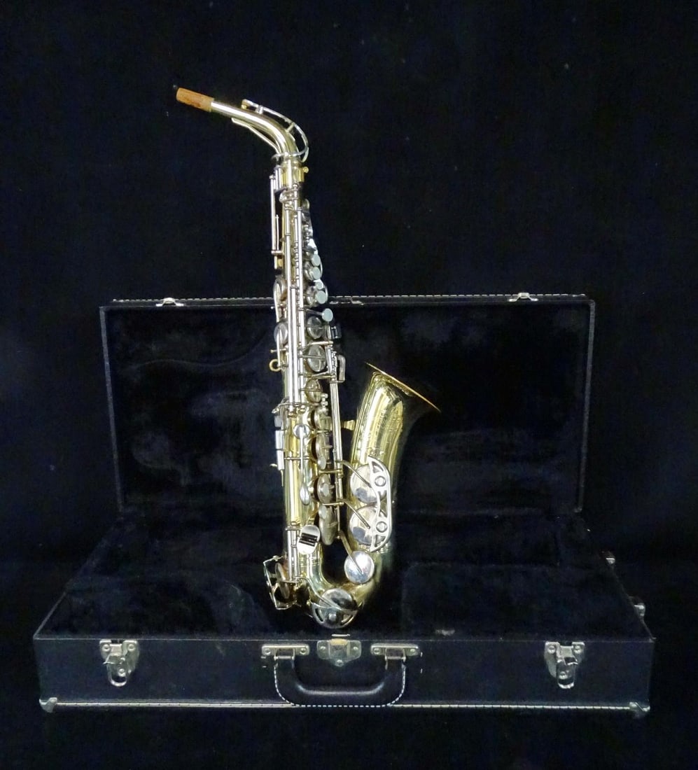 BUNDY ALTO SAXOPHONE (P 564) (1 of 6)