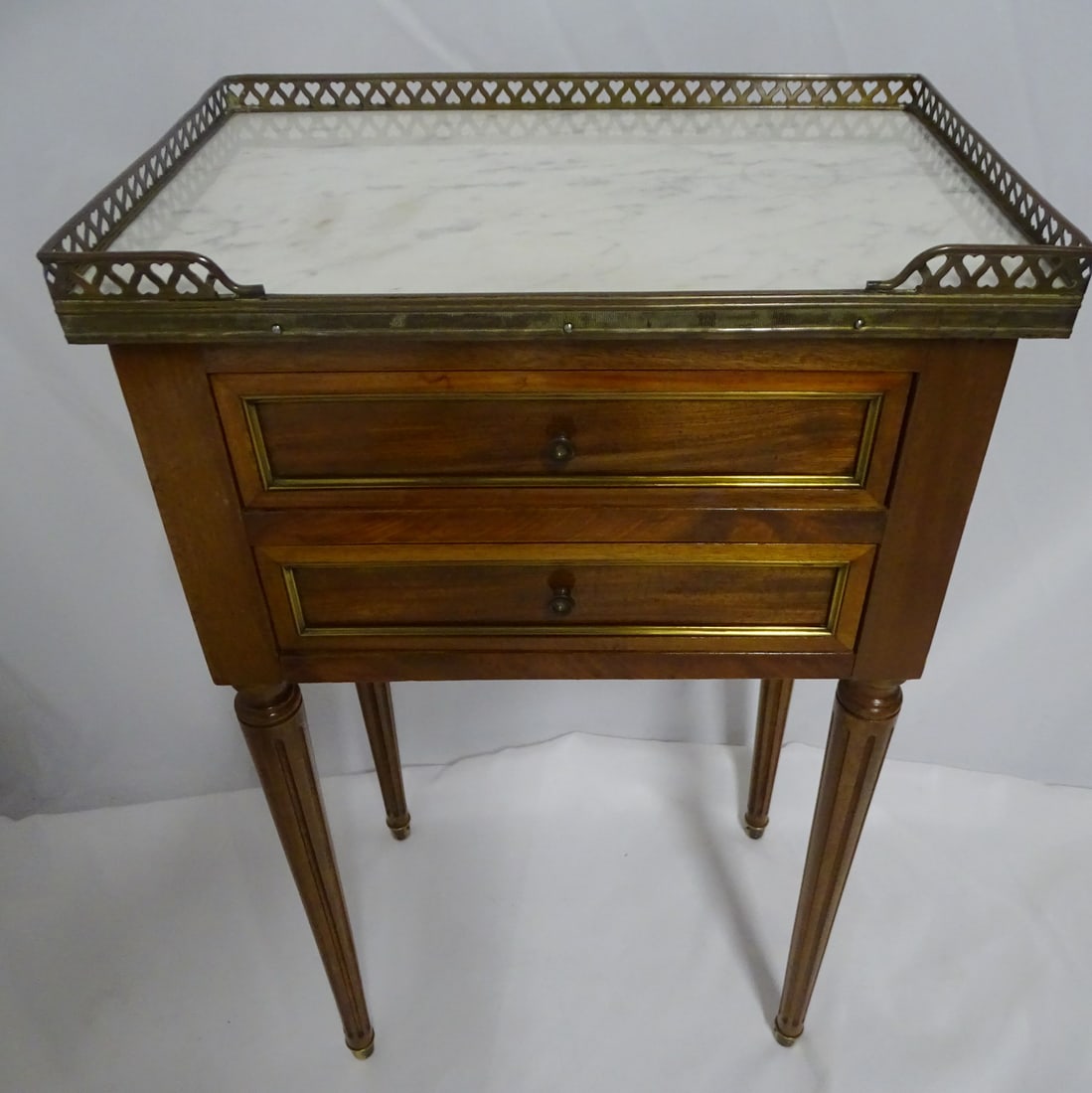 LOUIS XVI STYLE MARBLE TOP GALLERIED PETIT COMMODE 26 X 15 X 10: LOUIS XVI STYLE MARBLE TOP GALLERIED PETIT COMMODE 26 X 15 X 10