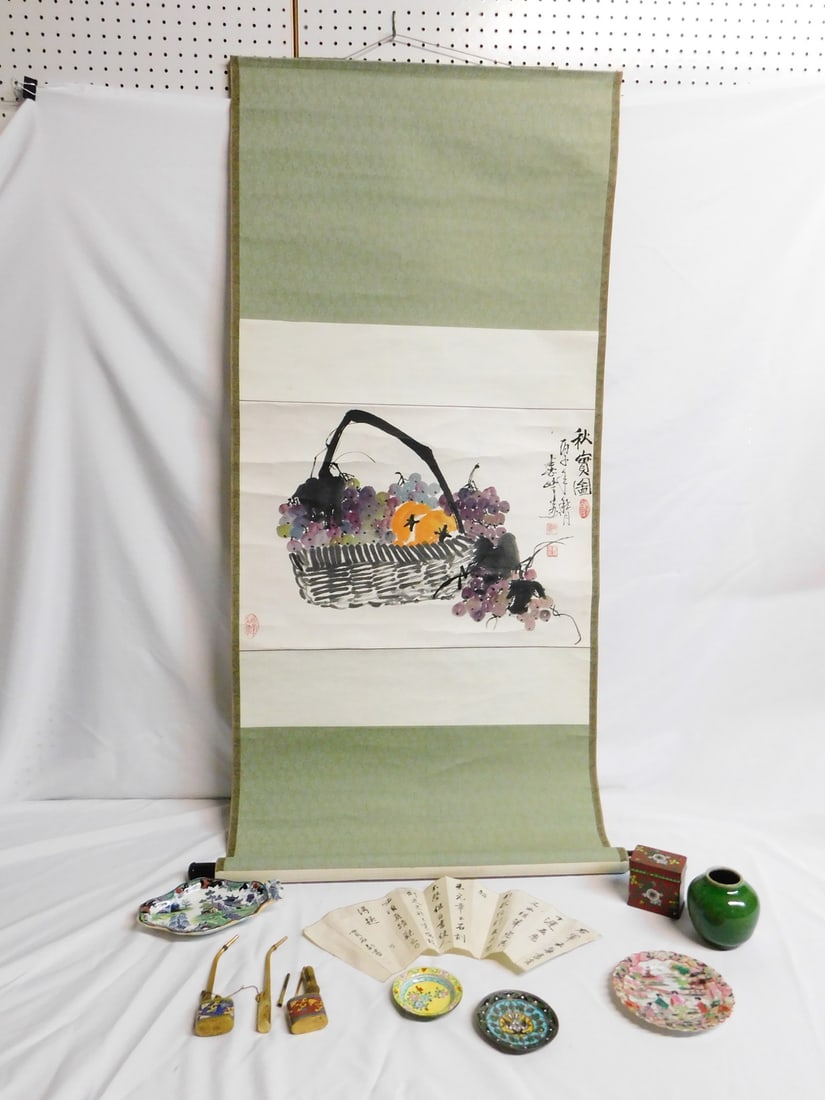 GROUP OF CHINESE SCROLLS & BOX OF ORIENTALIA (1 of 16)