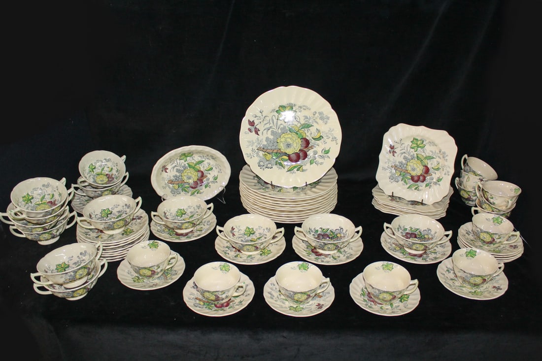 70 PCS. ROYAL DOULTON IRKWOOD PATTERN (R183) (1 of 18)