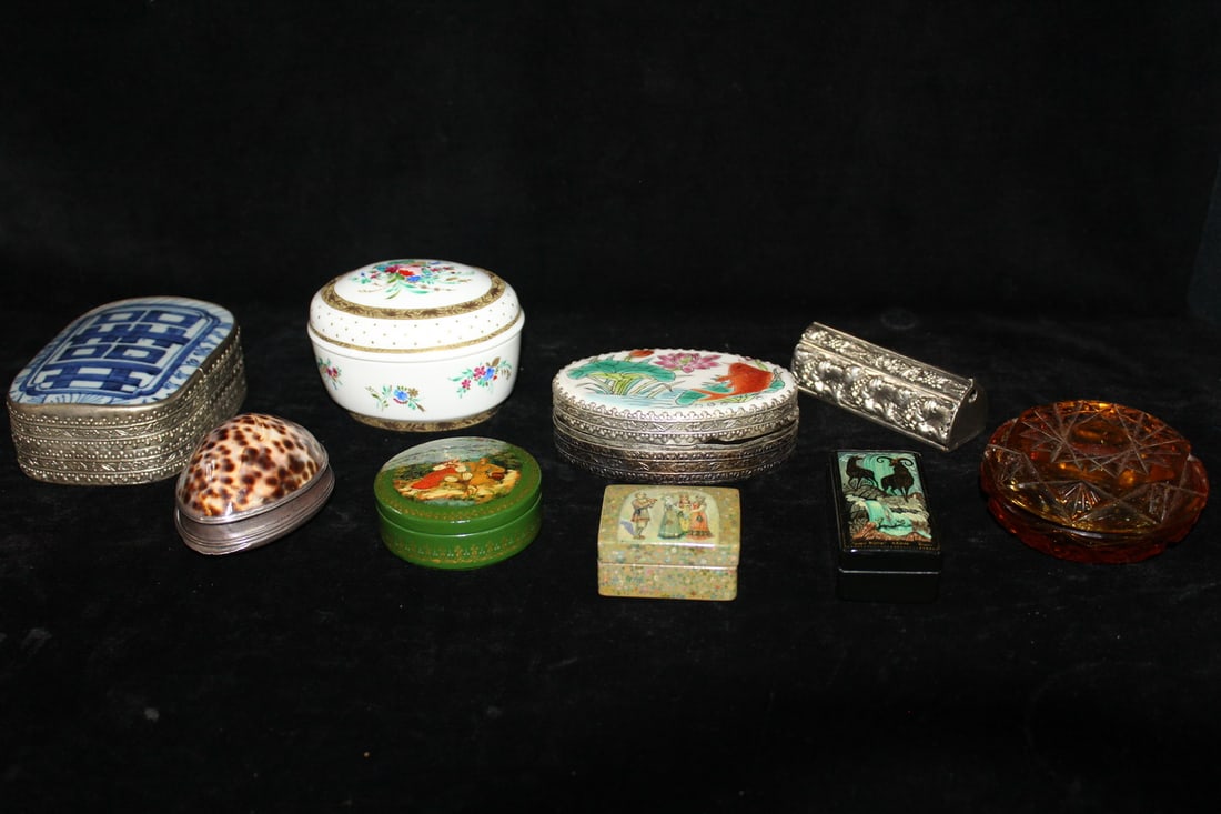 LOVELY GROUP OF LIDDED BOXES, INC.. RUSSIAN LACQUER, COWRIE SHELL, AND SHARD BOX 4.5 X 1.5 X 3 (1 of 16)