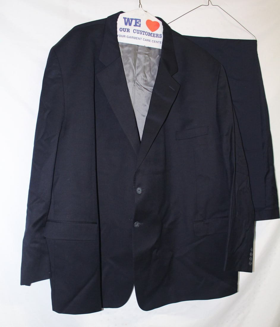 ESTATE OF FASHION EDITOR: JACK VICTOR BY ROCHESTER NAVY LIGHTWEIGHT GABARDINE JACKET AND COORD.: ESTATE OF FASHION EDITOR: JACK VICTOR BY ROCHESTER NAVY LIGHTWEIGHT GABARDINE JACKET AND COORD. TROUSERS (NO SZ)