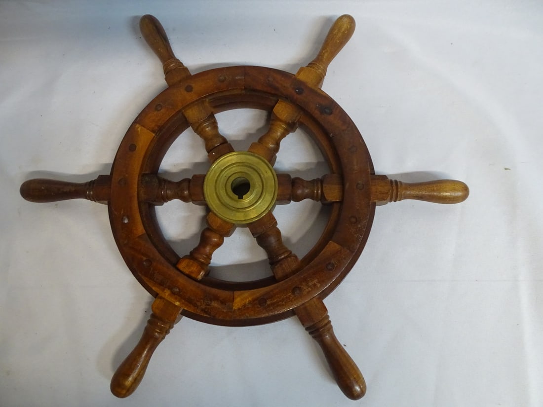 SHIPS WHEEL WITH BRASS CENTER 18"DIA.: SHIPS WHEEL WITH BRASS CENTER 18"DIA.