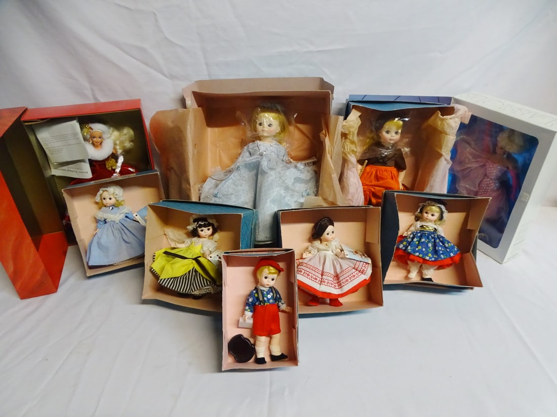 GROUP OF 9 BOXED COLLECTABLE DOLLS INC. 7 MADAME ALEXANDER AND 2 BARBIE 12' TALLEST (1 of 20)