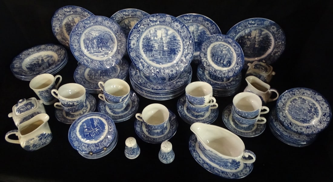 67 PIECES OF ENGLISH BLUE AND WHITE PORCELAIN, "LIBERTY BLUE", HISTORICAL COLONIAL SCENE, DINNER (1 of 16)
